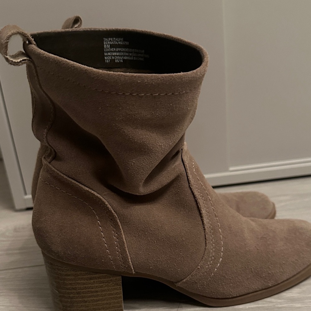 White Mountain Tan Heeled Boots